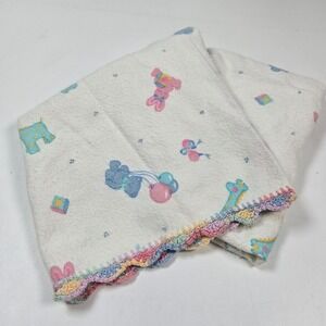 Receiving Blanket Unisex Baby 25x30 White Animal Print Crochet Trim VTG Vintage